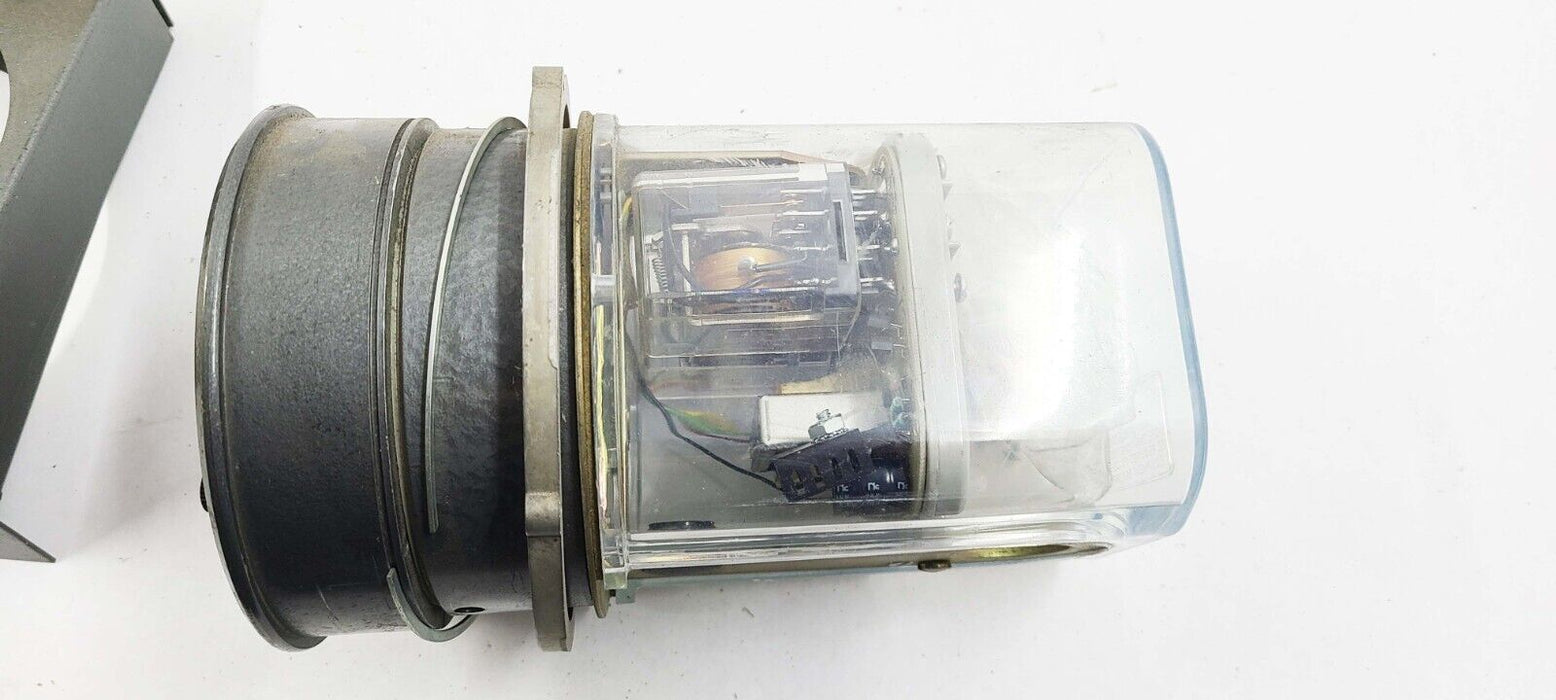 Dwyer 3000-00C Photohelic Pressure Switch/Gauge, 0-.50" W.C. Range