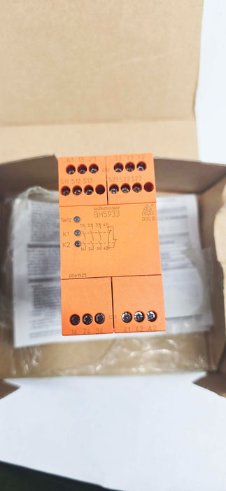 DOLD & SOHNNE TWO HAND SAFETY RELAY BH5933-48-61-110