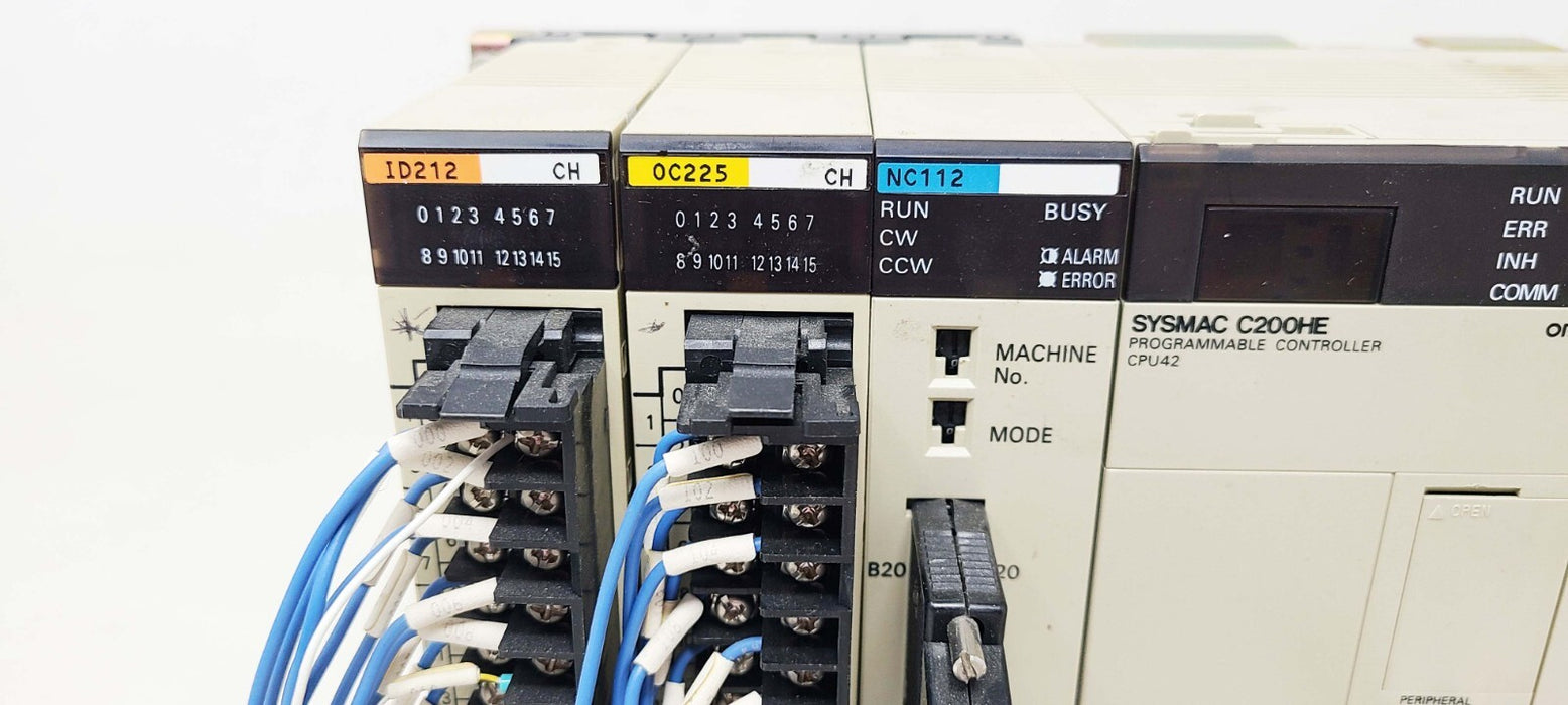 OMRON PLC Programmable Controller PA204S, C200HE, NC112, OC225, ID212