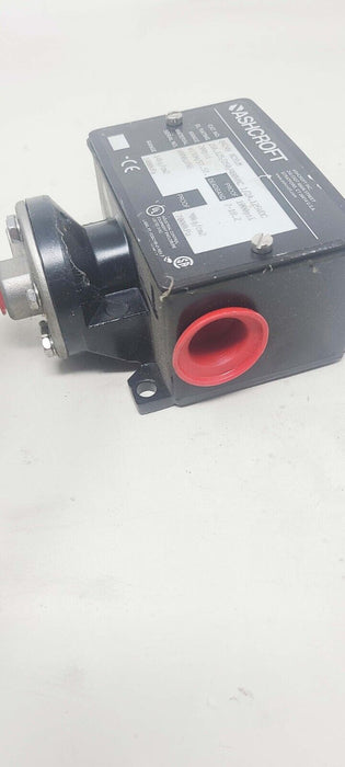 Ashcroft Pressure Switch B424V XCYLM Range: 100psi 15A 125/250/480VAC Used